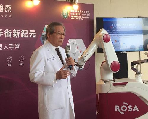 【醫病】亞洲首部ROSA機器人手臂開脊椎手術 術後復元佳